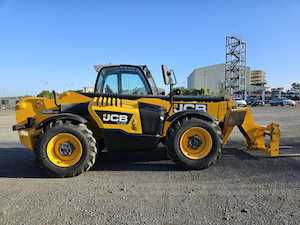 Plant and equipment hiring or leasing without operator: JCB 535-140 Telehandler