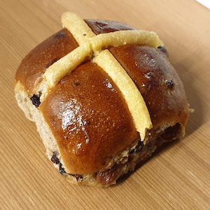 Bakery (with on-site baking): Hot Cross Bun 6 pack