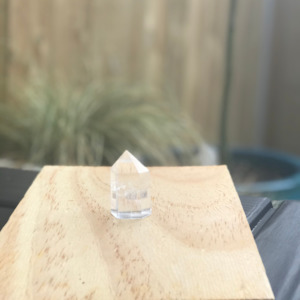 Clear Quartz Crystals: CLEAR QUARTZ POINT - SML