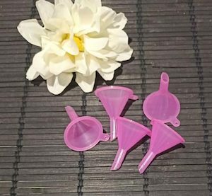 Mini Plastic Funnels set of 5 – Pink