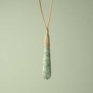 Greenstone Roimata Teardrop: Medium Bound Kōkopu Roimata Teardrop Pendant