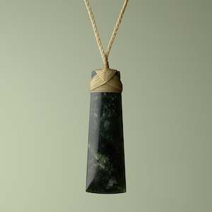 Large Pounamu Toki, Tan Binding