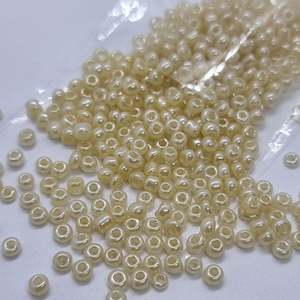 15g 2.5mm Cream Pearlescent Glass Beads