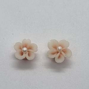 Womenswear: Handmade Polymer Clay Pearl Flower Bead