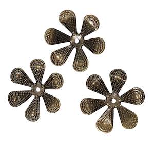 Womenswear: 20pc Bronze Flower Filigree Bead Caps