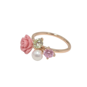 Womenswear: Pretty Floral CZ Ring