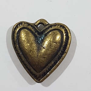 Bronze Vintage Style Heart Shaped Charm Pendant