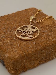 Jewellery manufacturing: Wanaka Tree Small Round Yellow Gold Pendant and Chain