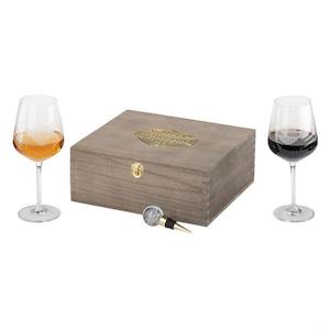 hdl-18813 HARLEY® Premium Wine Gift Set - Two Wine Glasses, Stopper and ; Stora…