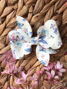 Standard Bows: Flutter Scallop - White