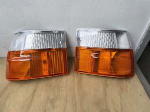 Motor vehicle part dealing - new: Toyota Hiace Van Corner indicaotor Light Park Lense #26-35 1989-2004