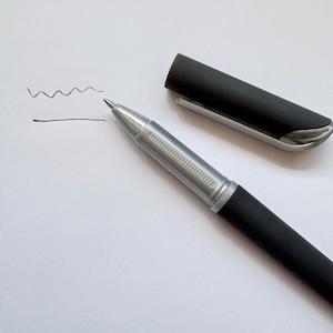 Publishing: Black Frosted Gel Ink Pen 0.7mm