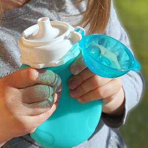 Baby wear: Squeasy Snacker Silicone Reusable Food Pouch - 3.5 oz (104ml) & 6oz (180ml)