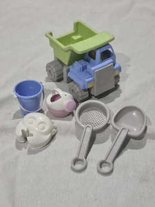 Beach Sand Toys: SKEP Beach Dump Truck - 6 Piece Set