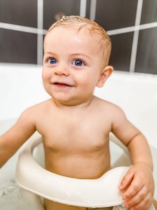 Bathtime: Aqua-Ring bath seat