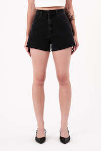 Clothing: ABRAND Venice Short Heidi Washed Black