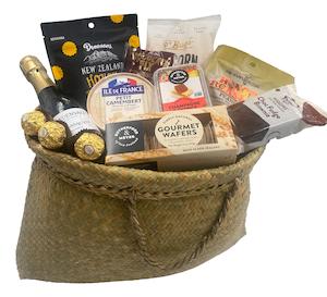 gift basket: A Bubbly Celebration