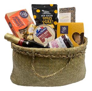 Gift box gift basket gift hamper: Bubbles and Cheese Gift Box