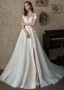 Womenswear: Dannie off shoulder Ivory/Champagne wedding gown s6-8 Express NZ wide