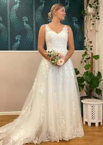 Womenswear: Missy ivory tulle and lace wedding gown s10-12 Express NZ wide