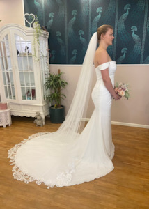 Regal Scallop Lace trim Ivory Veil in 2.5 Metre length