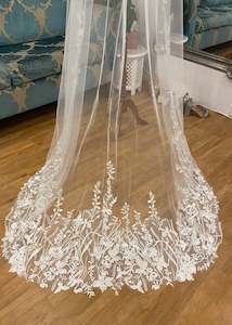 Lovers lavish lace trim bridal Veil in White