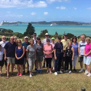 Tour guide service: Bay of Islands Cruise Shore Excursion with Glow Worm Caves