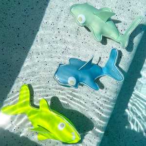 Sunnylife - Dive Buddies - Salty The Shark Neon / Set of 3