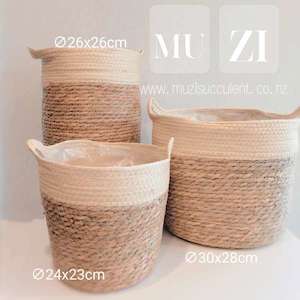 Handmade Basket Green 手工草编小篮白色