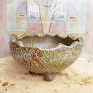 Cosmetic: Glazed Pottery Round Wave Edge Pot With Feet 20x20x12cm