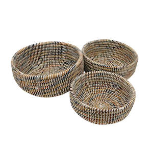 Woven round fruit bowls