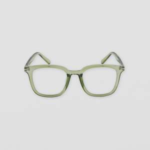 Womenswear: Glasses, Lily