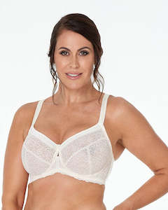 Lingerie: Delicate Lace Underwire Bra