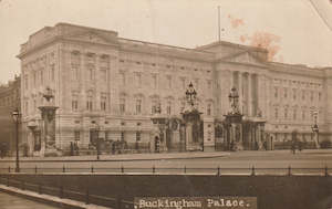 ROYALTY UK BUCKINGHAM PALACE REAL PHOTO POSTCARD