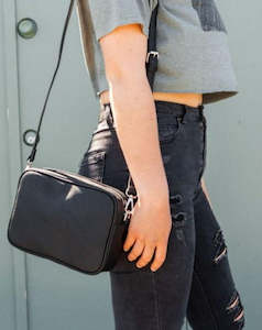 Womenswear: Cross Body Bag