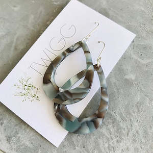 Tortoiseshell Tear Earrings - Fog