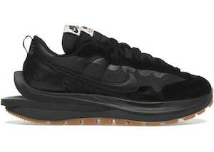 Shoe: Nike Vaporwaffle sacai Black Gum