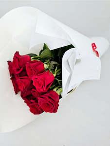 Flower: 1/2 Dozen Red Roses