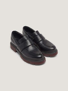 Womens Shoes: Nice Things - Black Leather Mocasin