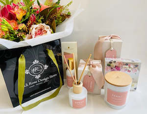 Peony Blush Gift Pack Large with Bouquet