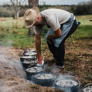 Outdoor living: Barebones Cast Iron Dutch Oven Classic - 7.5 Litre / 8 Quart