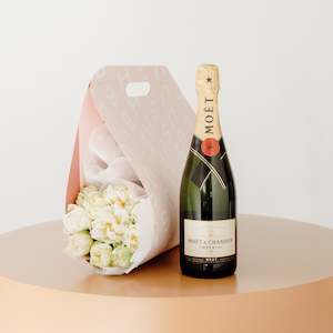 Seasonal Blooms Carrier + Moët