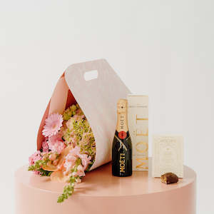 Flower: Pastel Mixed Carrier + Moet + Love Loco Twin Pack