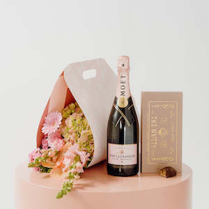 Flower Bouquet in  Carrier + Moët + Love Loco Chocolate