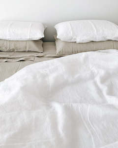 Furniture wholesaling: LINEN DUVET SET WHITE- KING