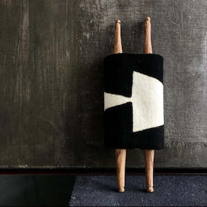 Textile Totem - Intention Black / White