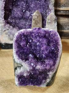 Crystal glass: A Grade Cut Base Amethyst