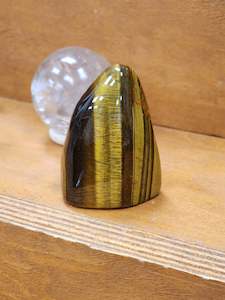 Crystal glass: Tigers Eye Freeform