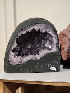 Crystal glass: Amethyst Geode "Cave"