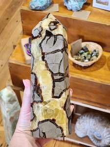 Crystal glass: Septarian "Dragon" Tower